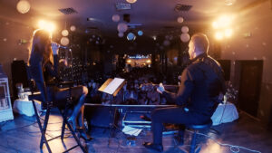 Kaia Błaszkowska &Adam Szewczyk na scenie. W tle widać publiczność