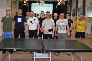 Zdjęcie uczestników turnieju tenisa stołowego dla mieszkańców Gminy Lipusz
