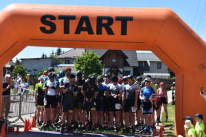 Zdjęcie zawodników przygotowujących się do startu