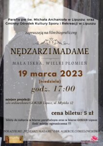 plakat z zdjęciem w tle z filmu Nedzarz i Madame w tle- na którym znajdują się informacje dotyczace projekcji filmu. Zdjęcie przedstawia mężczyznęw płaszczu ciągnącego bagaże. Plakat w kolorach brązu, w prawym dolnym rogu logo GOKSiR