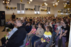 Zdjęcie publiczności podczas koncertu