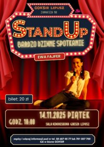 Plakat w kolorystyce czerwono-granatowej informujący o tym że w sali widowiskowej GOKSiR Lipusz odbędzie się STAND UP w wykonaniu Ewy Fajfer. Na plakacie widać scenę , czerwone kotary baner z lampkami a pod nim siedzi kobieta z mikrofonem w ręku, która się uśmiecha.